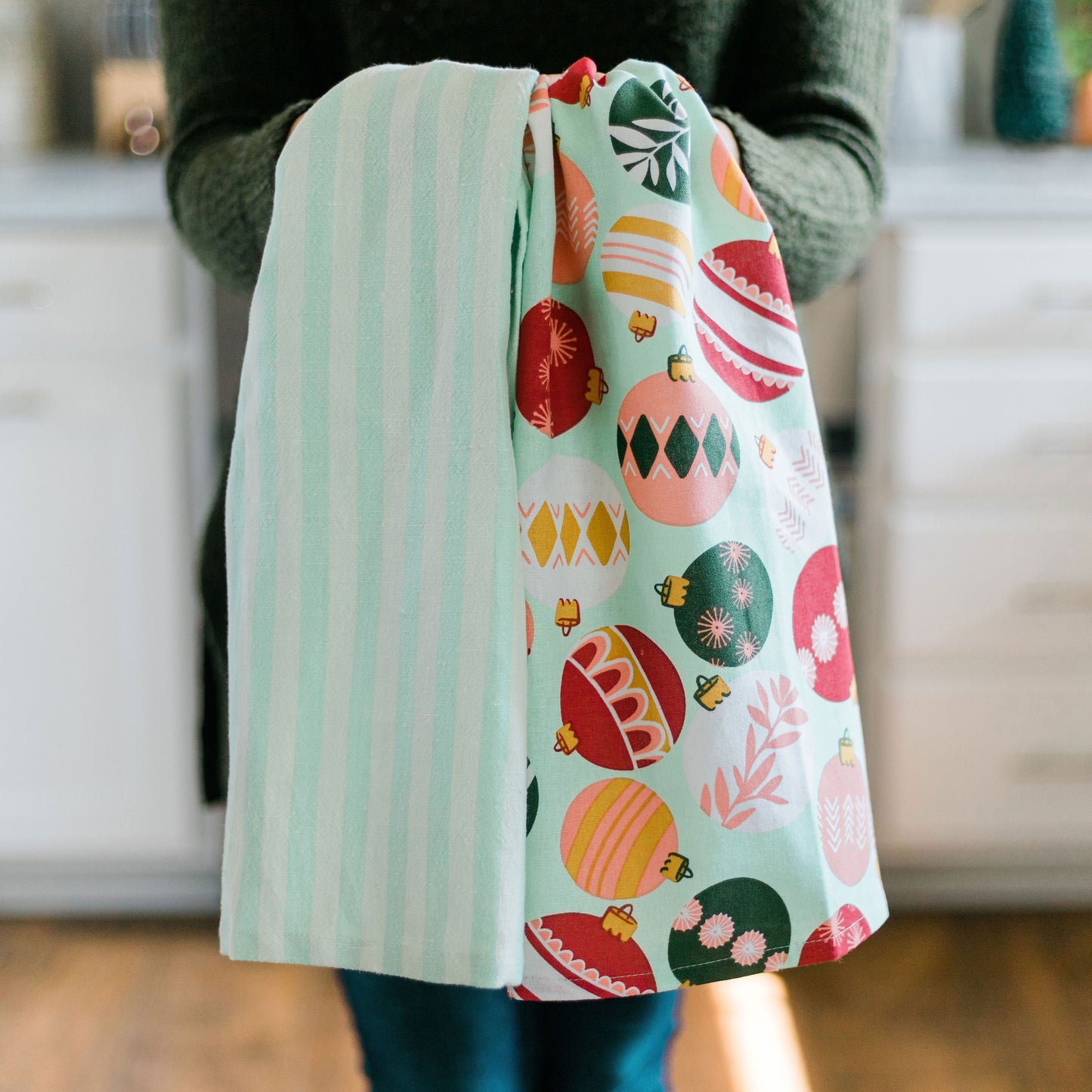 Kitchen Tea Towel Set: Ornaments and Stripes