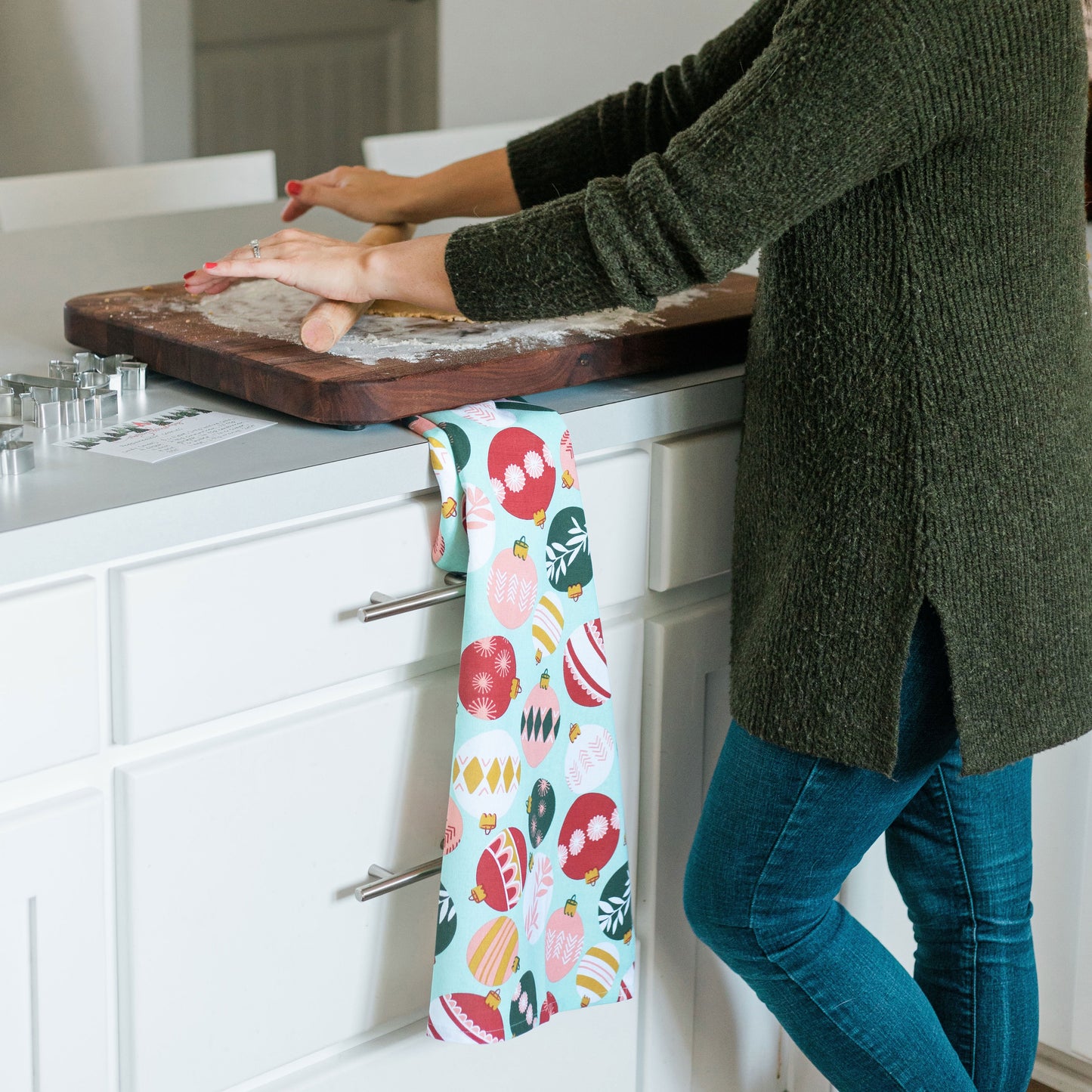 Kitchen Tea Towel Set: Ornaments and Stripes